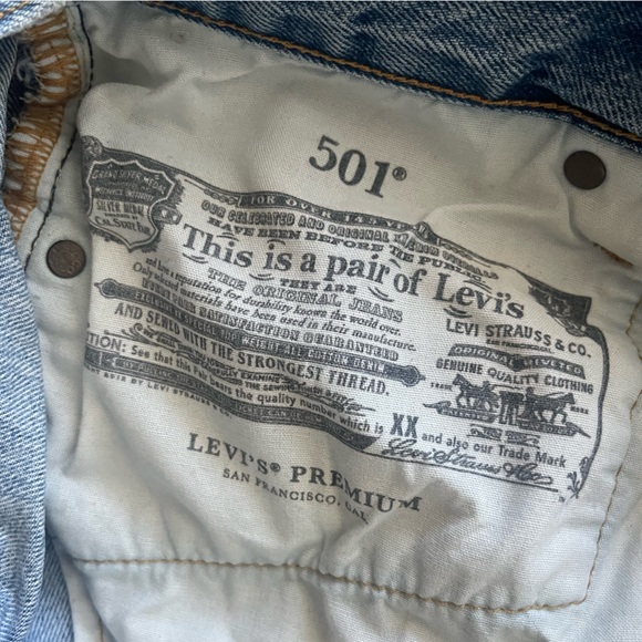 LEVI’S 505 Cut off Distressed Shorts - Picture 4 of 5